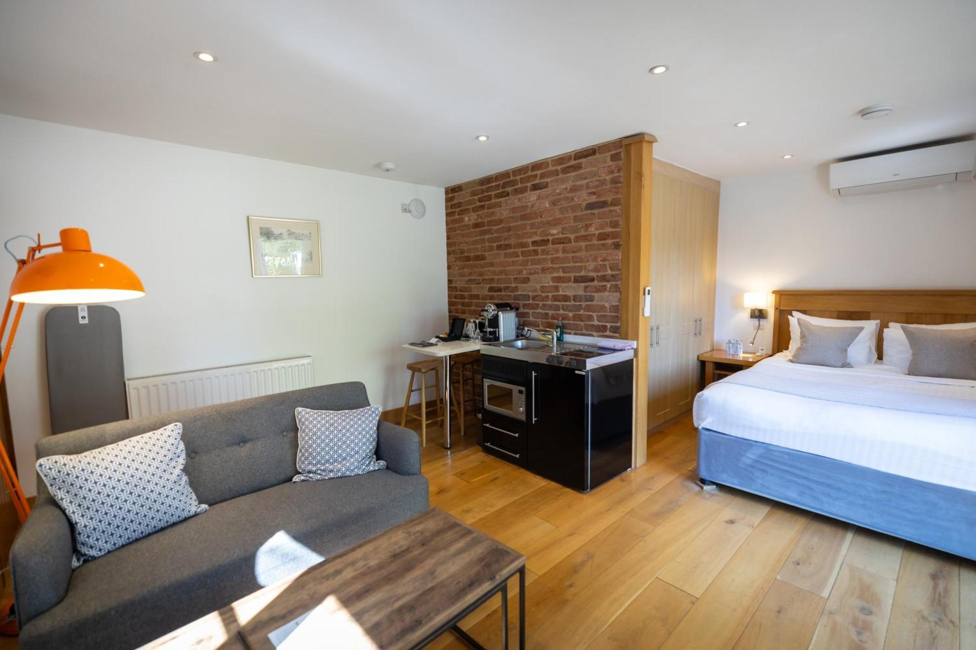 Tewinbury Farm Hotel Room photo